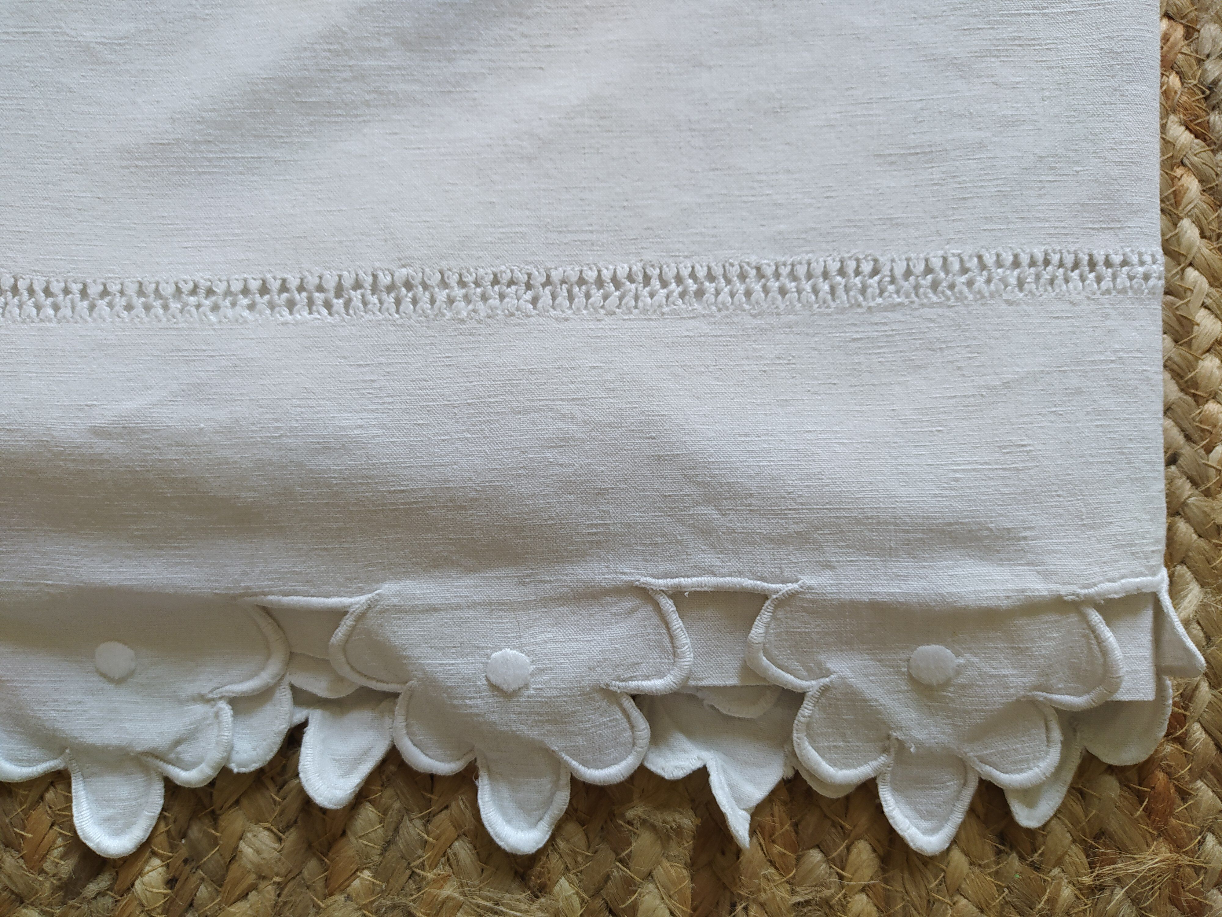 Old flat sheet with festoons 140 embroidered monogram initials HP