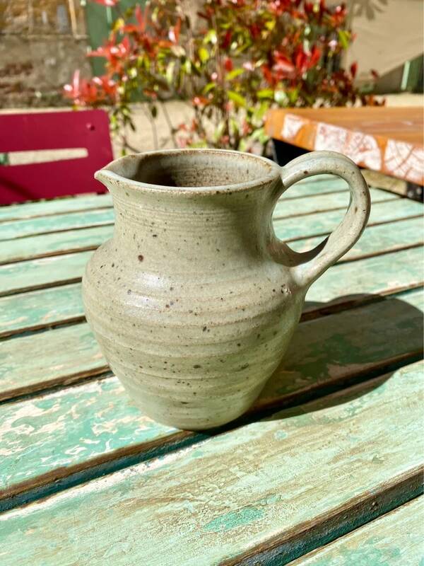 Carafe en grès signée abbaye de Fontbombault