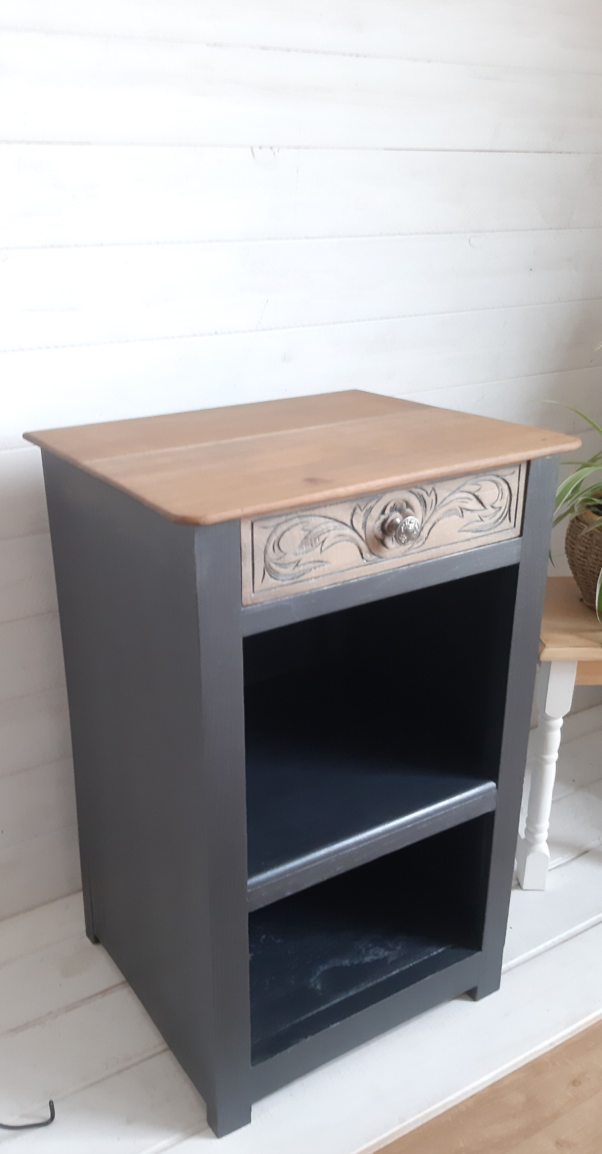 Bedside table/ Side cabinet
