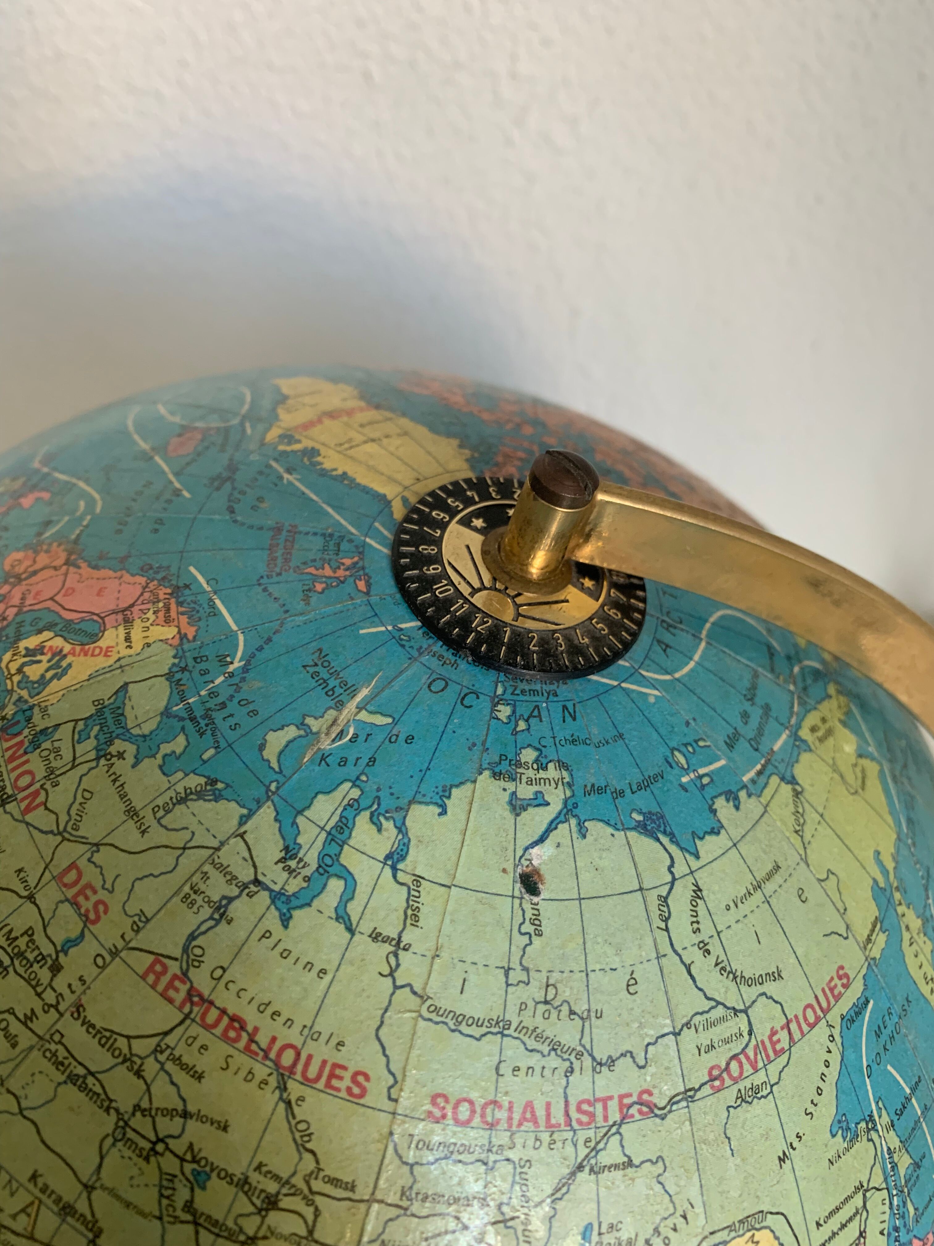 Globe vintage 1975 terrestre verre tripode doré Taride