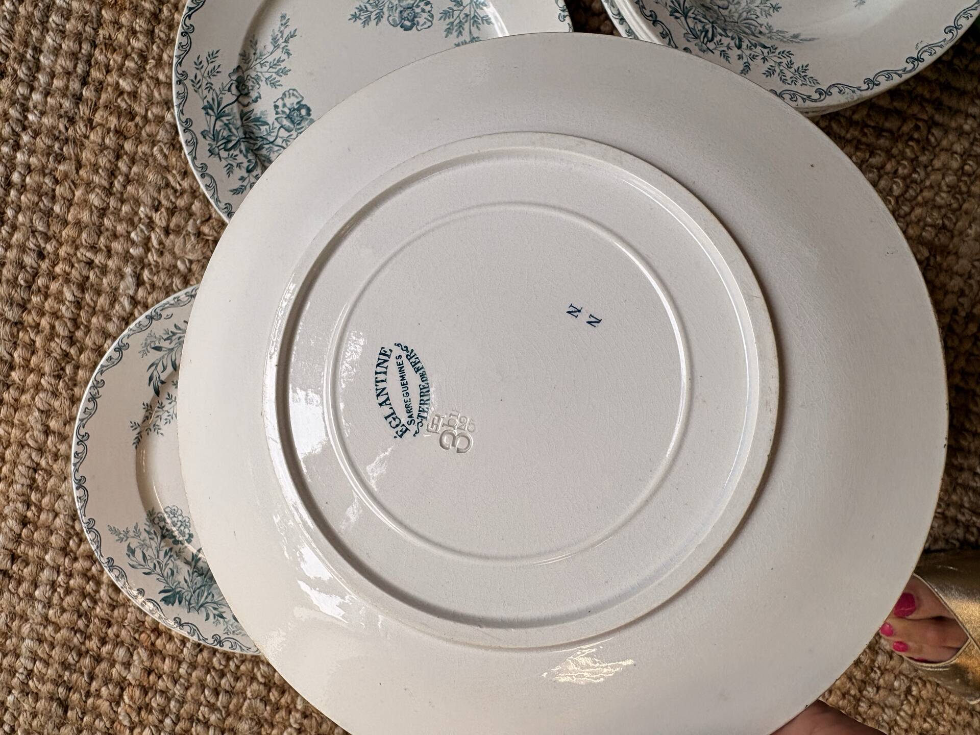 Lot de 10 assiettes vintage “Églantine” – L’Épargne Toulouse