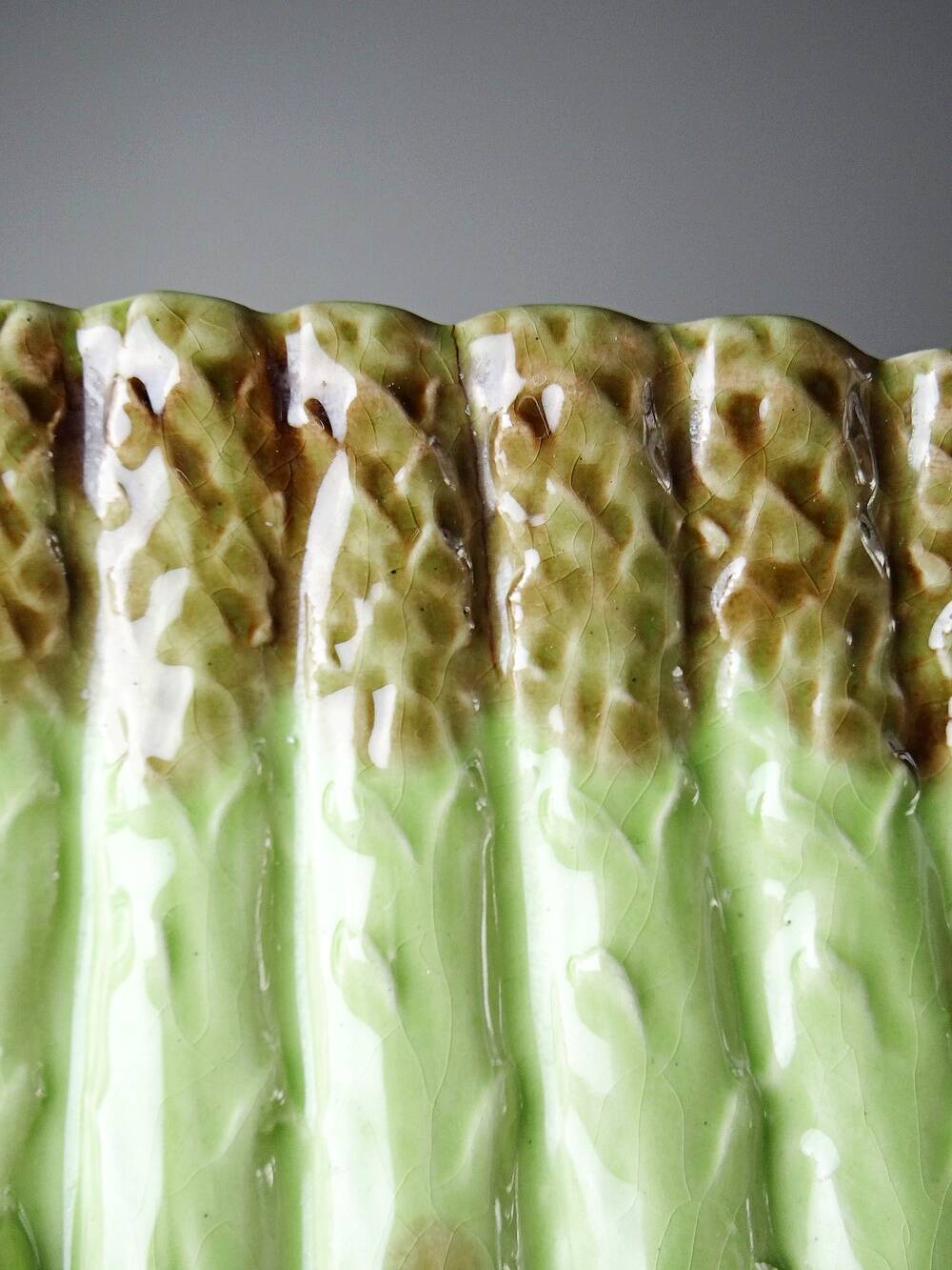 Asparagus service in earthenware, trompe-l'œil decoration, vintage 1970s-1980s.