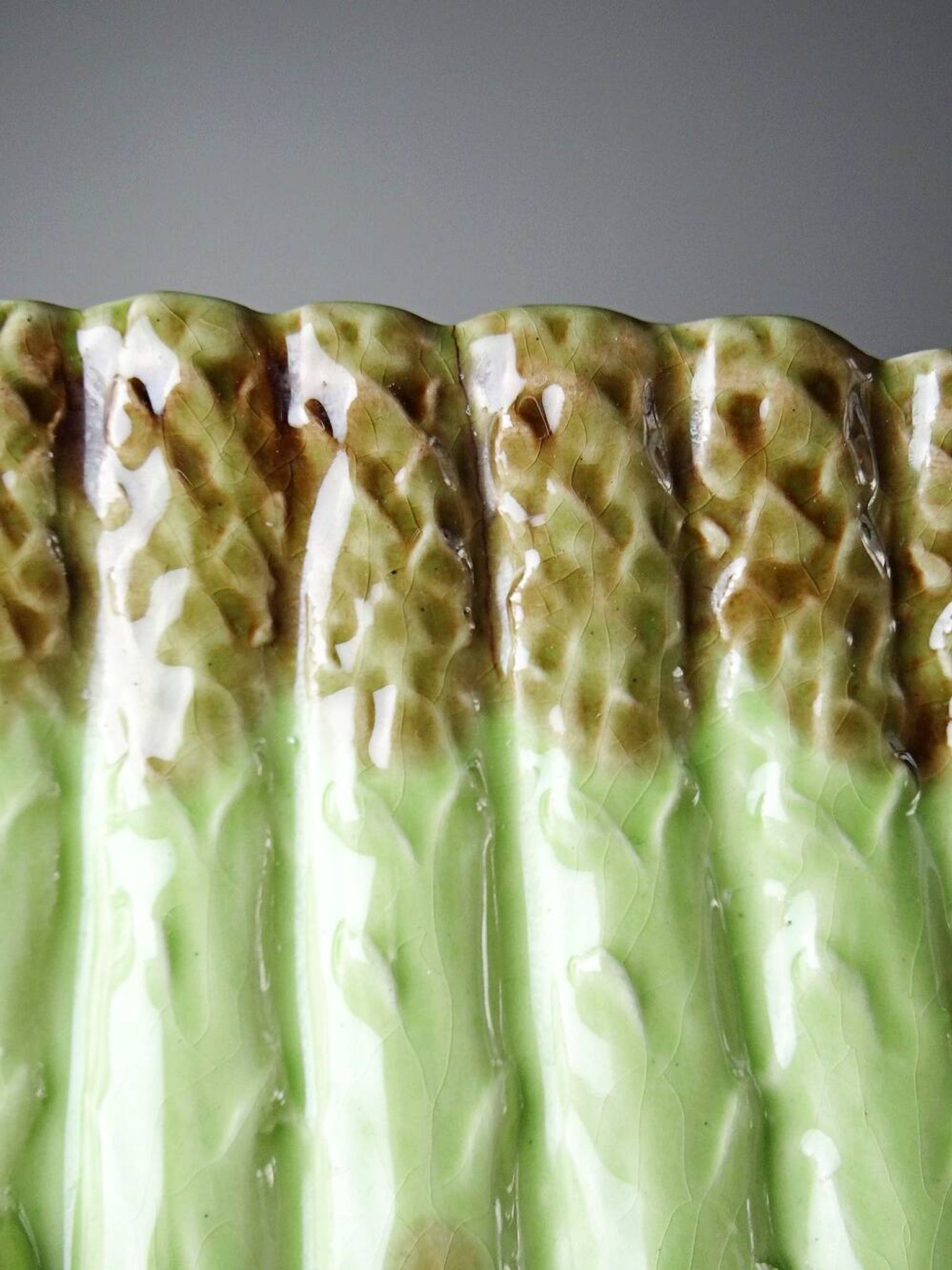 Asparagus service in earthenware, trompe-l'œil decoration, vintage 1970s-1980s.