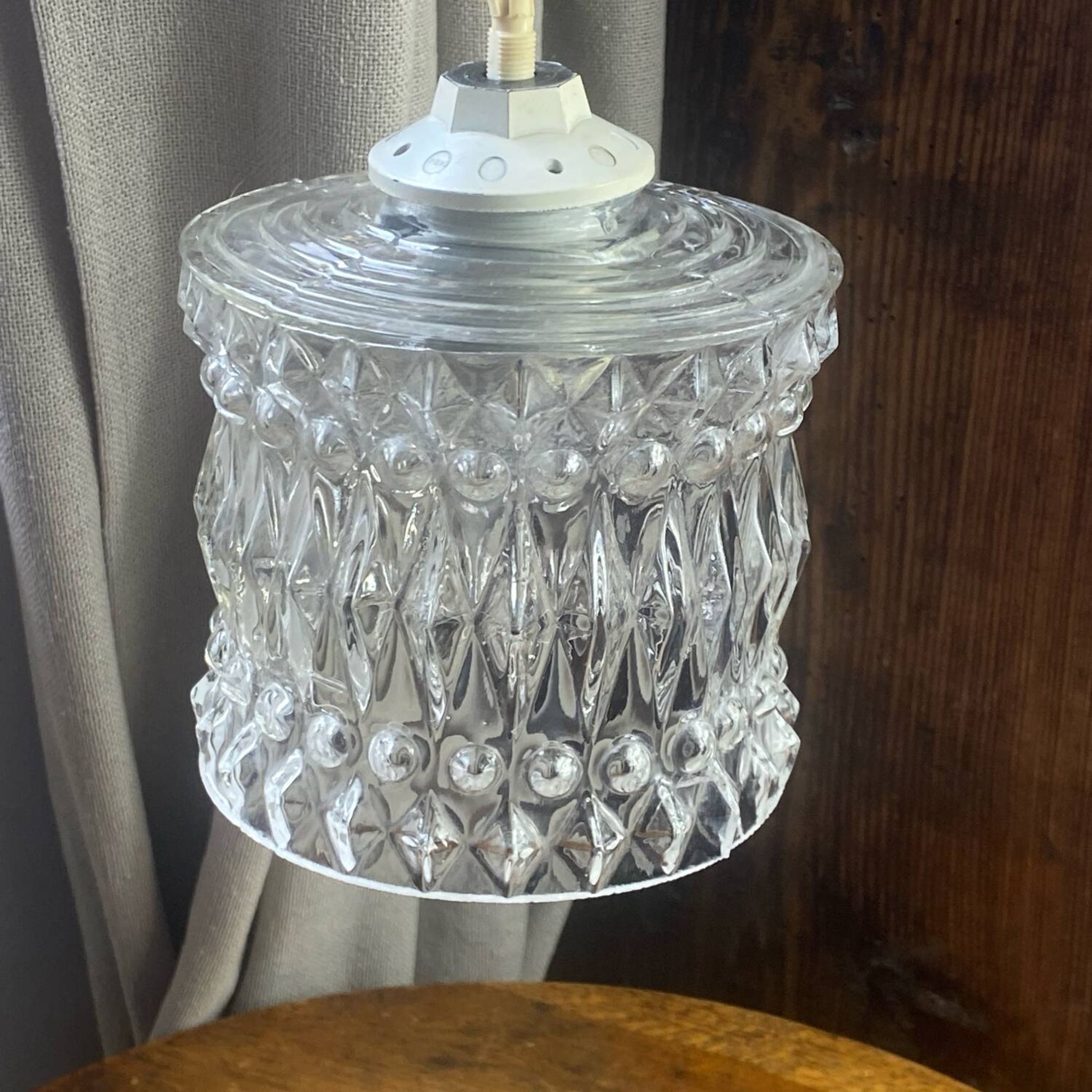 Suspension, baladeuse en verre moulé