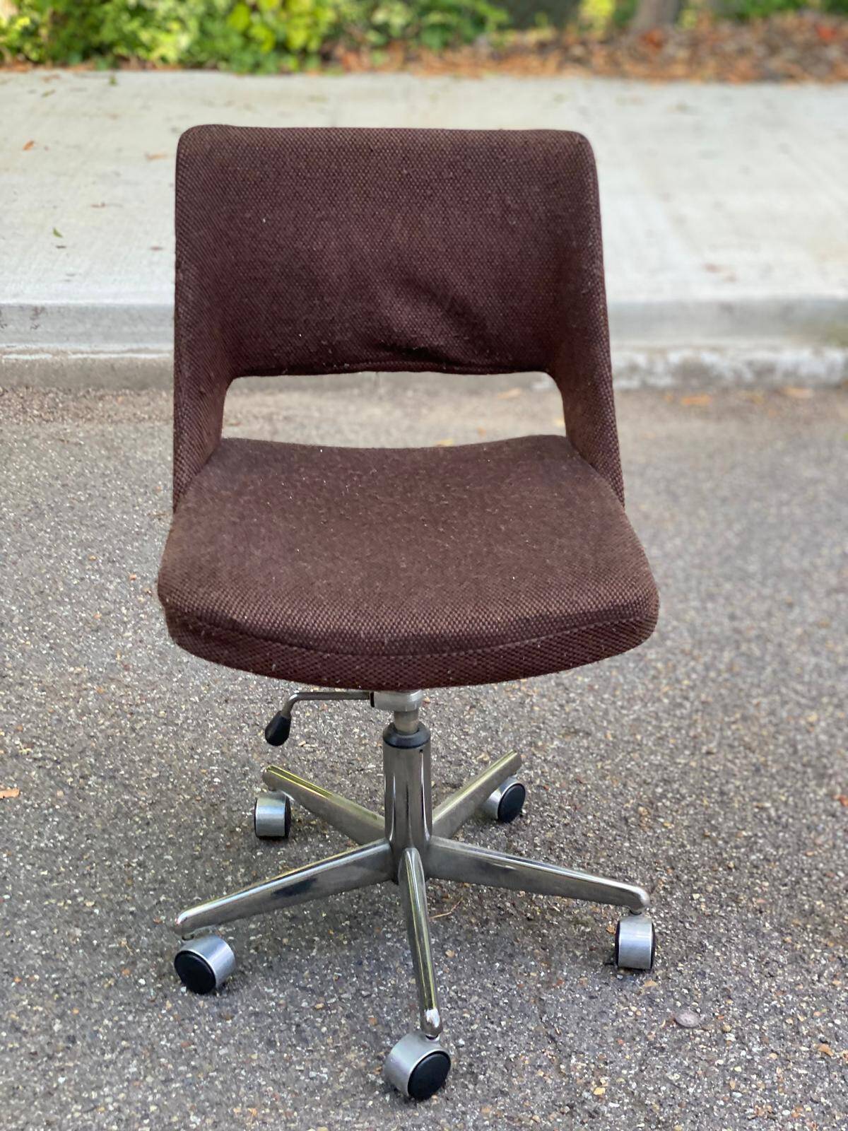 Vintage Scandinavian swivel office chair 1980s