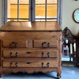 Secretary, sloped desk in walnut, 18th century ☐ 97.5 x 62 cm