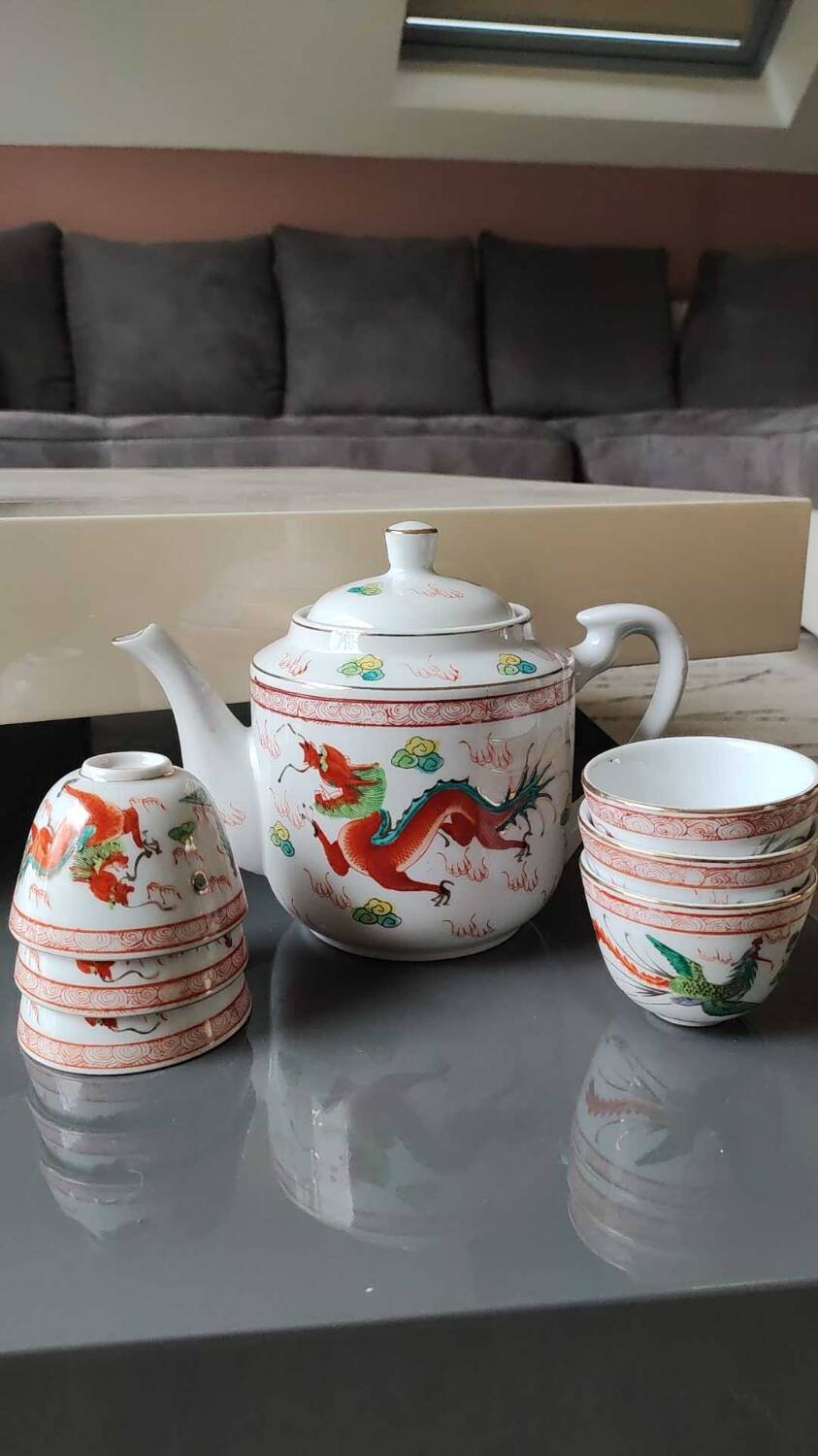 Chinese tea service/Teapot + 6 cups. In fine porcelain. Dragons/Phoenix decor. Feng Shui Rose Family Style. 70s