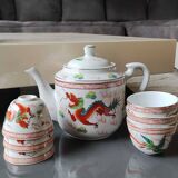 Chinese tea service/Teapot + 6 cups. In fine porcelain. Dragons/Phoenix decor. Feng Shui Rose Family Style. 70s