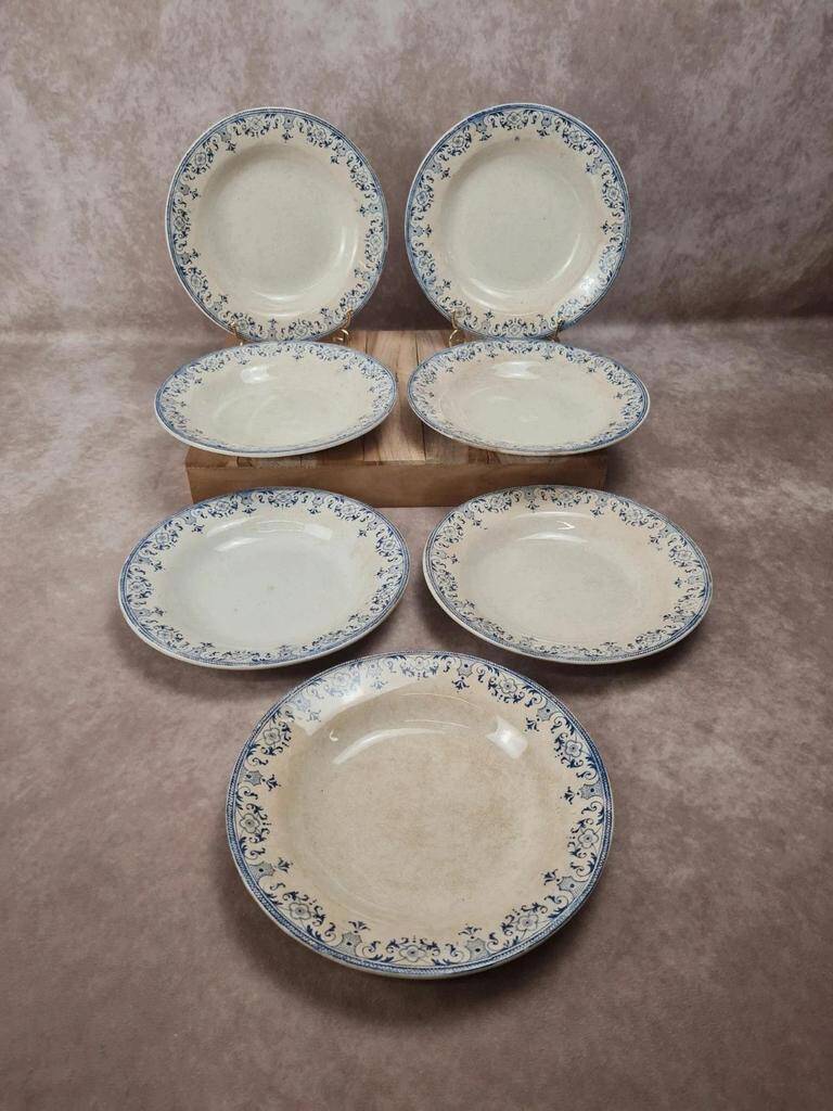 Set of 7 antique deep plates from Creil and Montereau, La Vallières service, 23 cm
