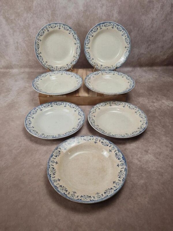 Lot de 7 assiettes creuses anciennes Creil et Montereau, service La Vallières, 23 cm