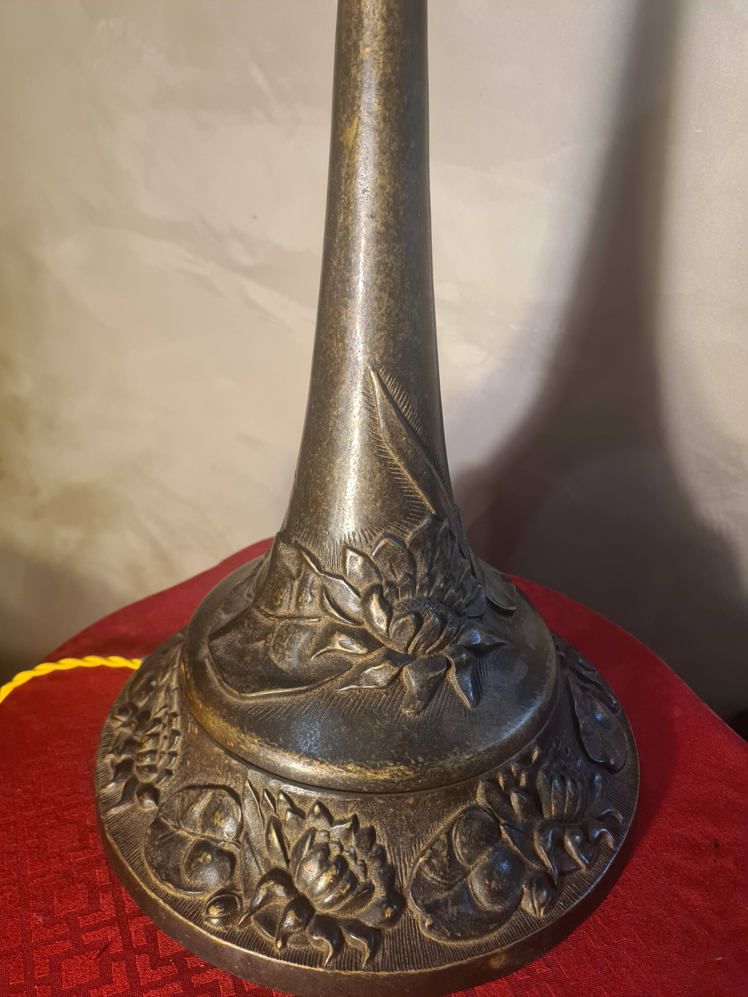Solid bronze lamp