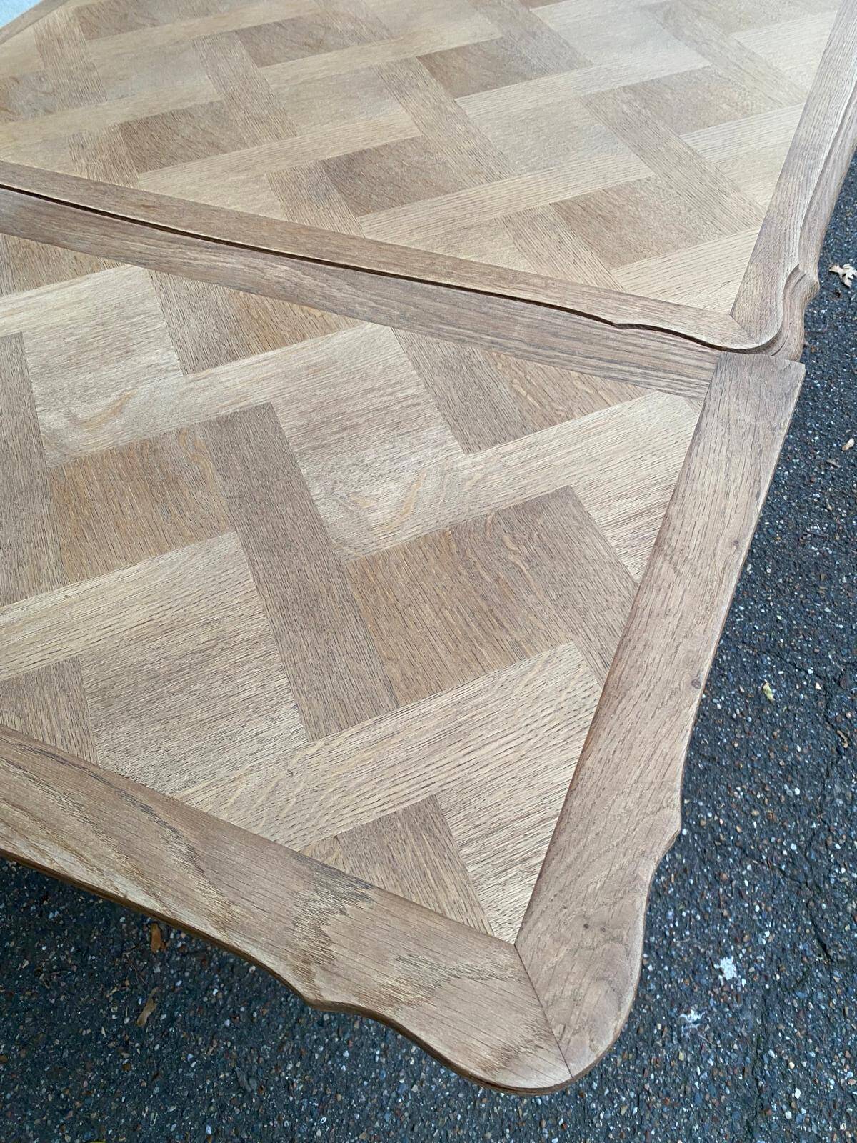 Louis XV extendable dining table, 20th century, renovated in solid oak, 245cm