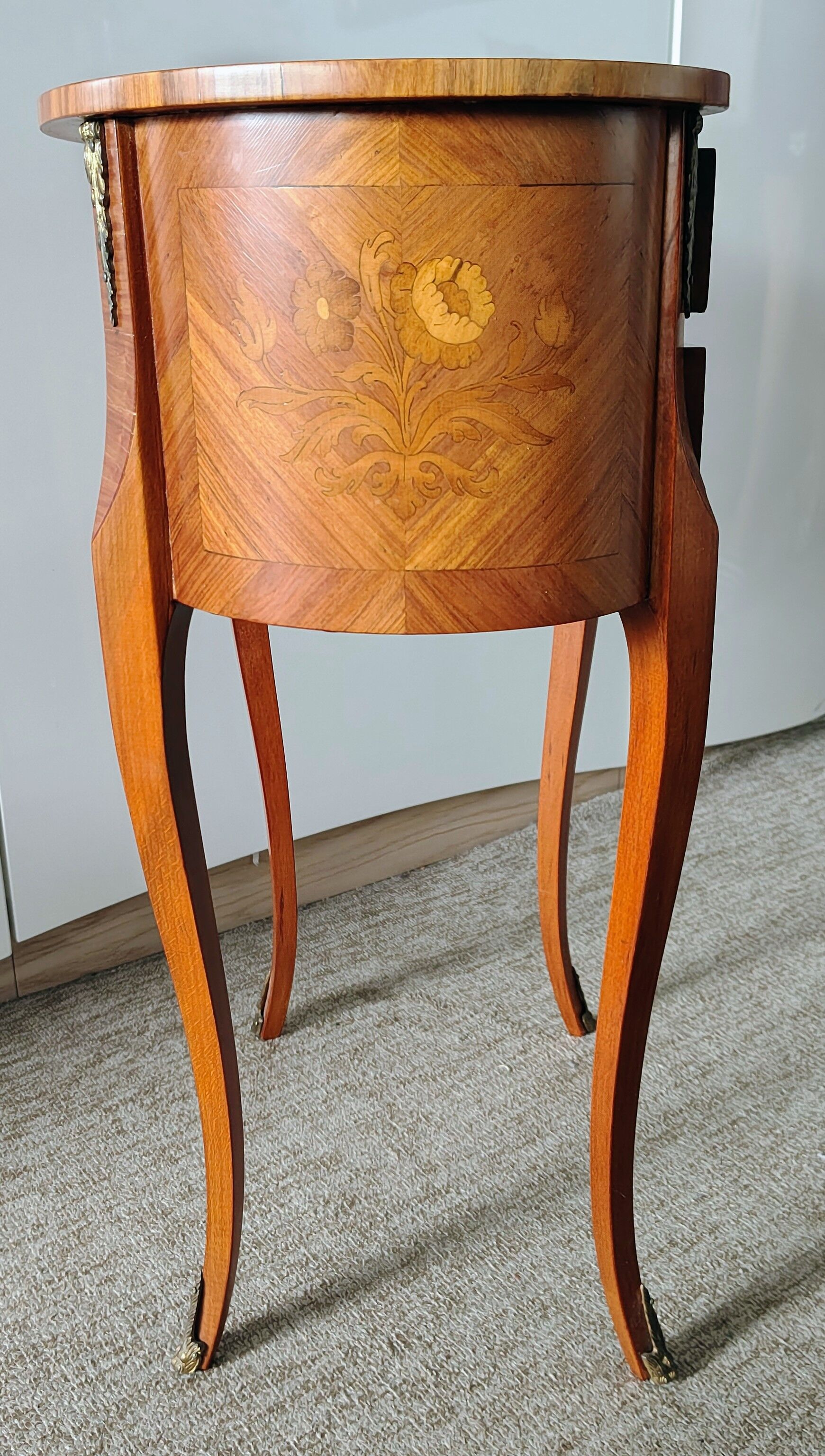 Table de chevet rognon