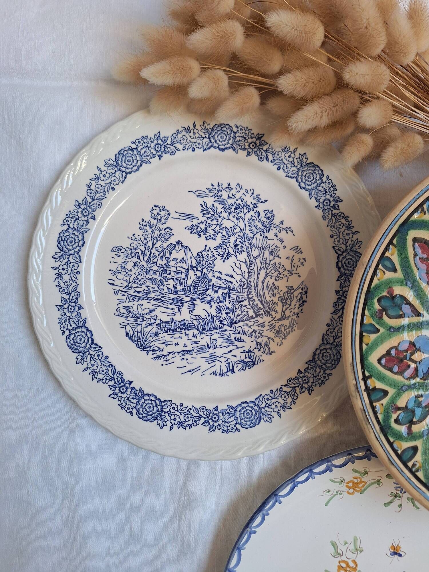 Hand-painted artisanal flat plates