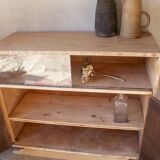 Low glass display cabinet