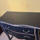 Commode de Style néo-Louis XV , laquée en noir , 2 tiroirs