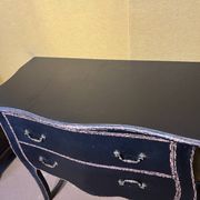 Commode de Style néo-Louis XV , laquée en noir , 2 tiroirs