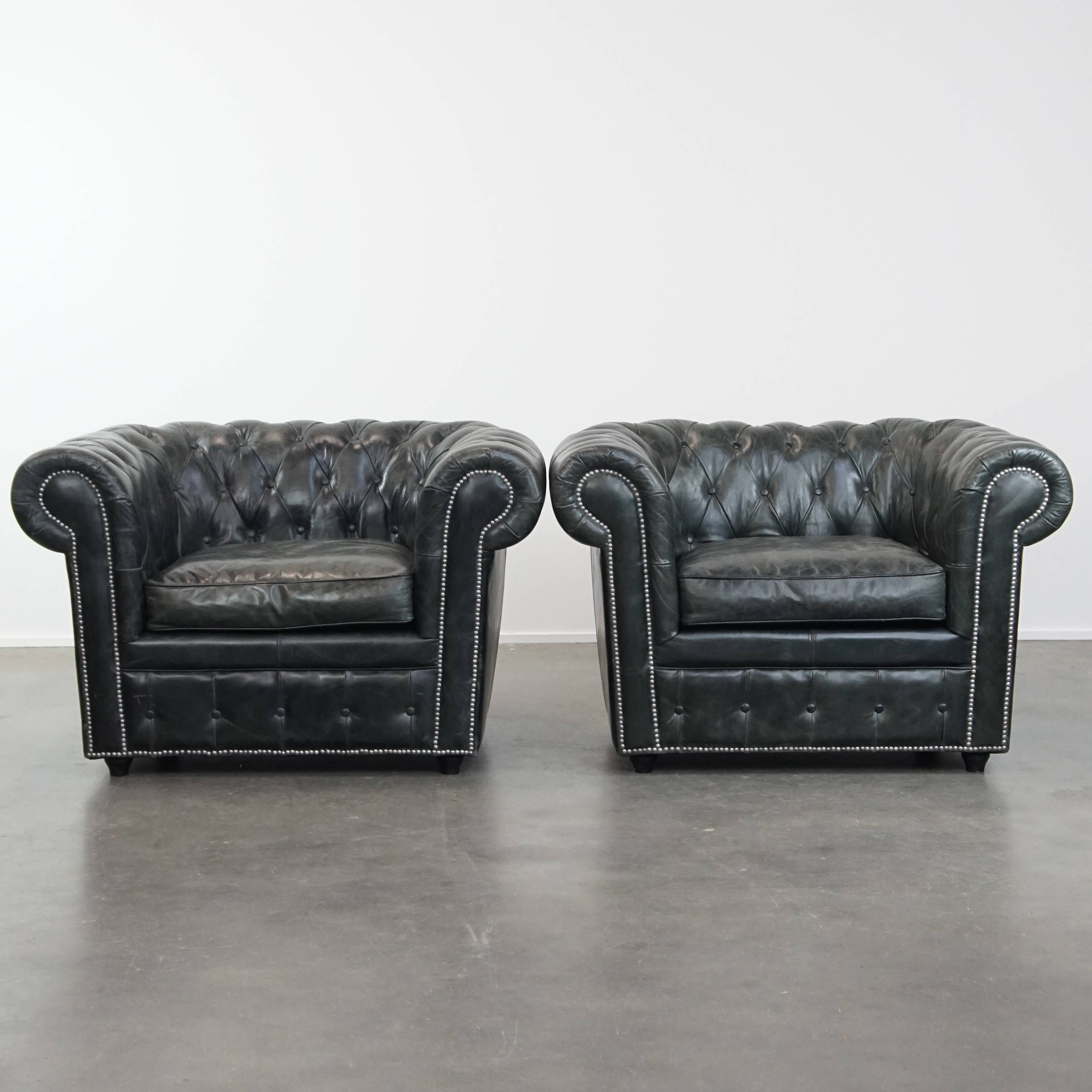 Set of 2 black Chesterfield armchairs in grained cowhide leather