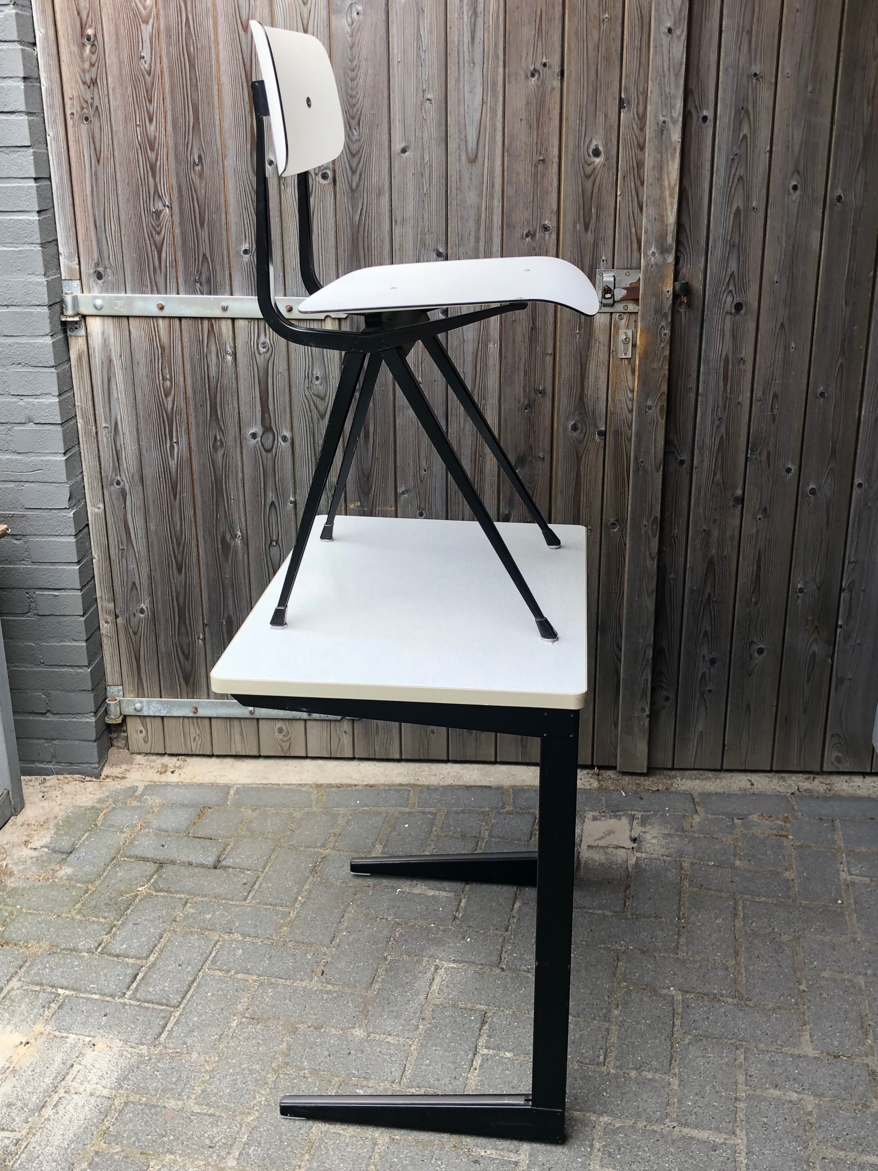 Desk and chair by Friso Kramer Ahrend de Cirkel Result