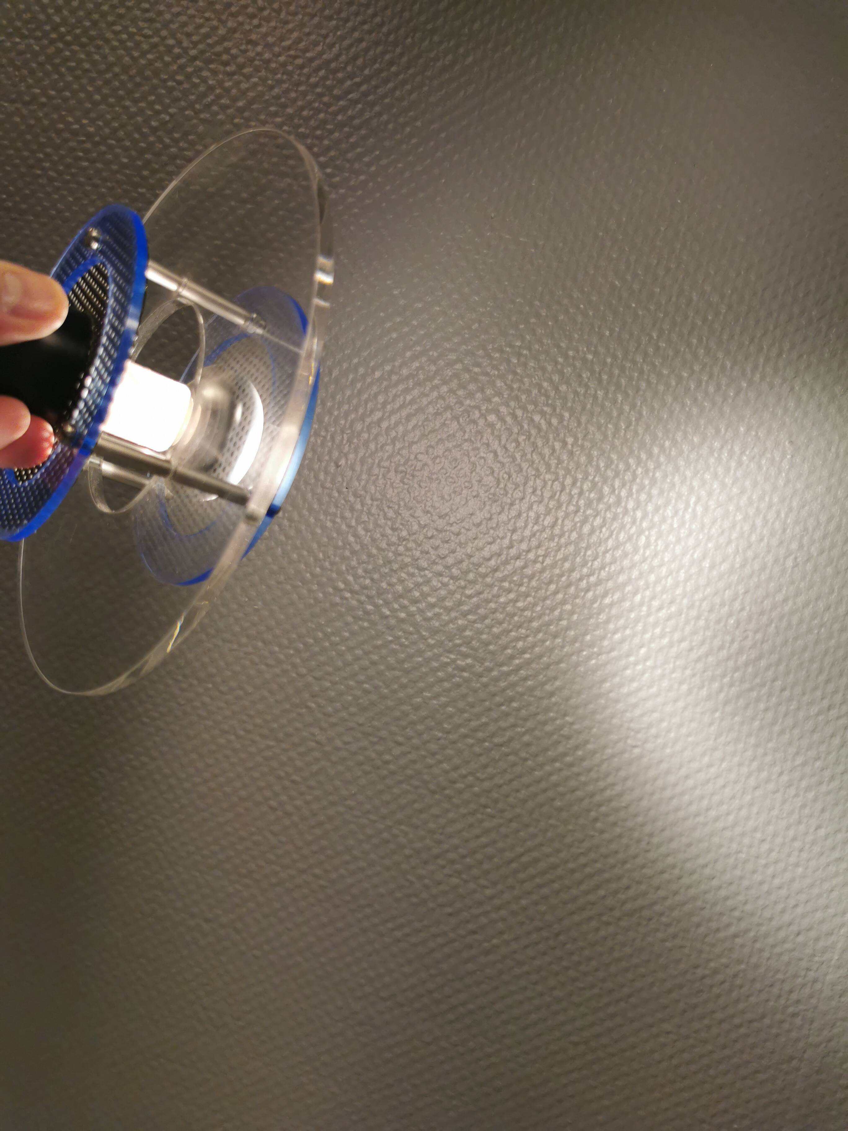 Petite suspension danoise Space-Age en verre plexi translucide, estimée années 1980.
