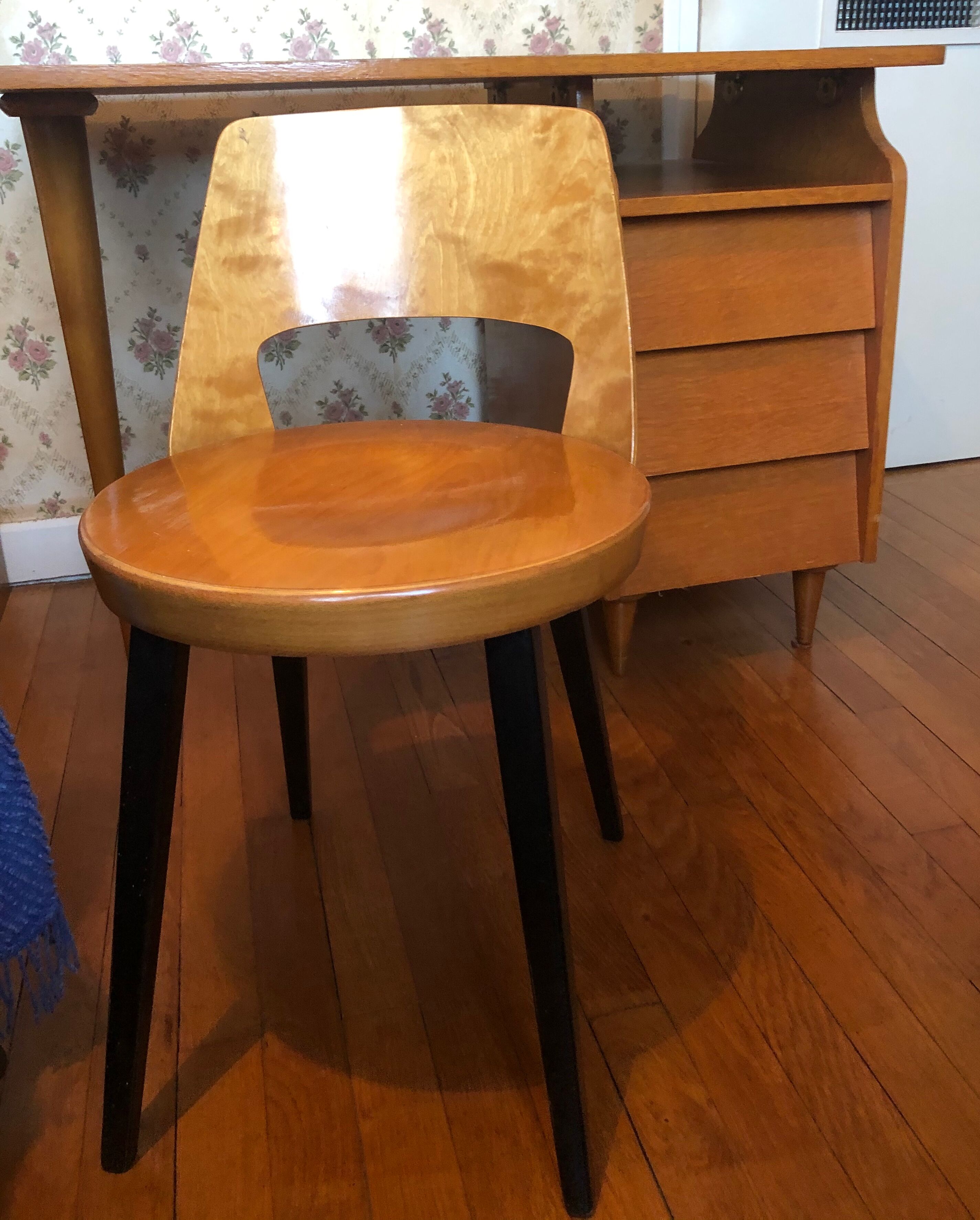 Vintage desk and chair 70