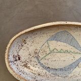 Plat en terre cuite grès signé avec dessin de poisson