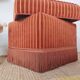 Pouf coffre ancien en velours rose à rayures