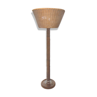 Wooden screw-shaped lamp base and wicker lampshade