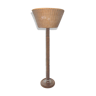 Pied de lampe en bois forme de vis et abat jour en osier