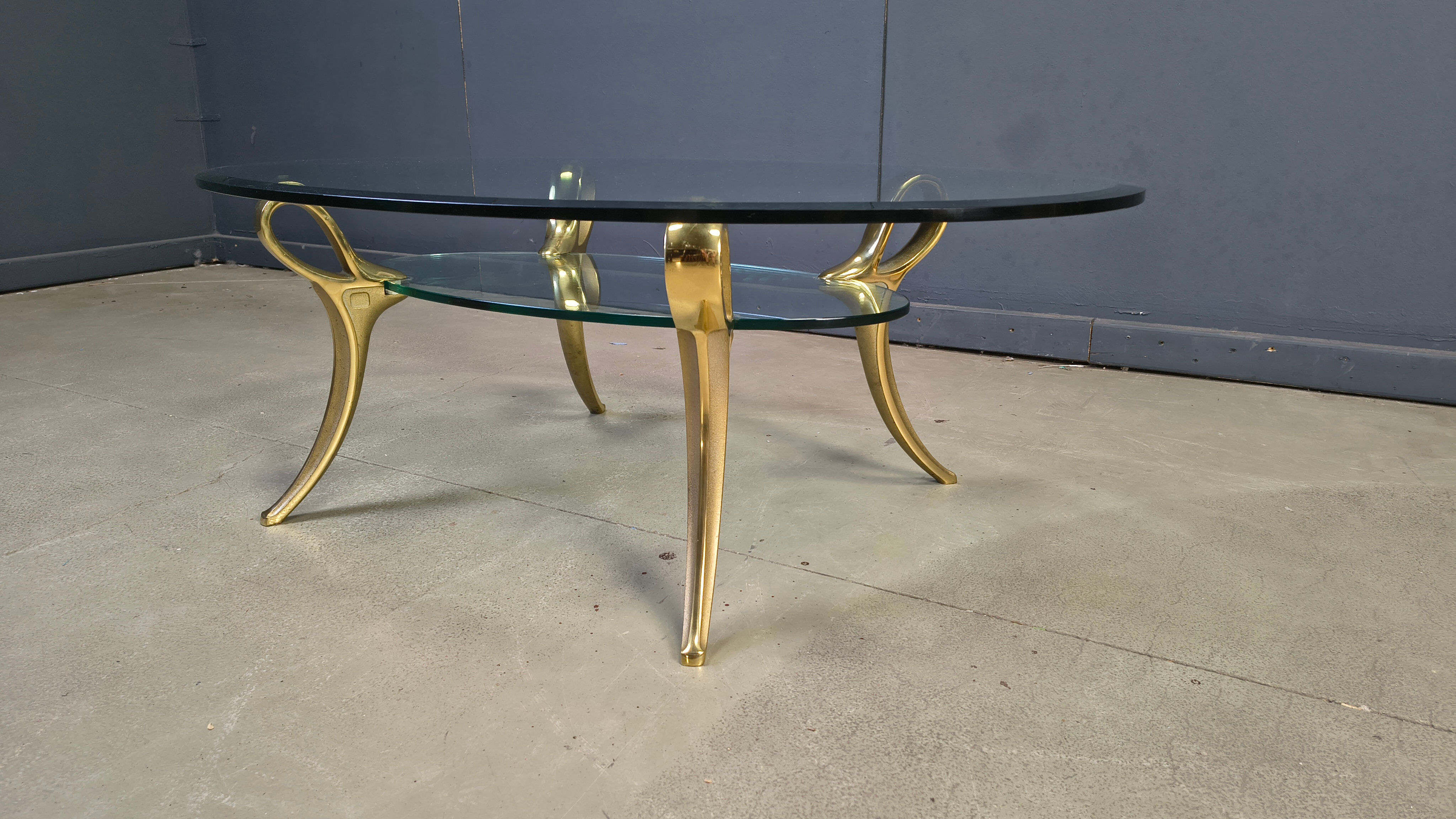 Table basse en laiton et en verre, années 1970