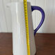 Pichet carafe en céramique blanc et bleu