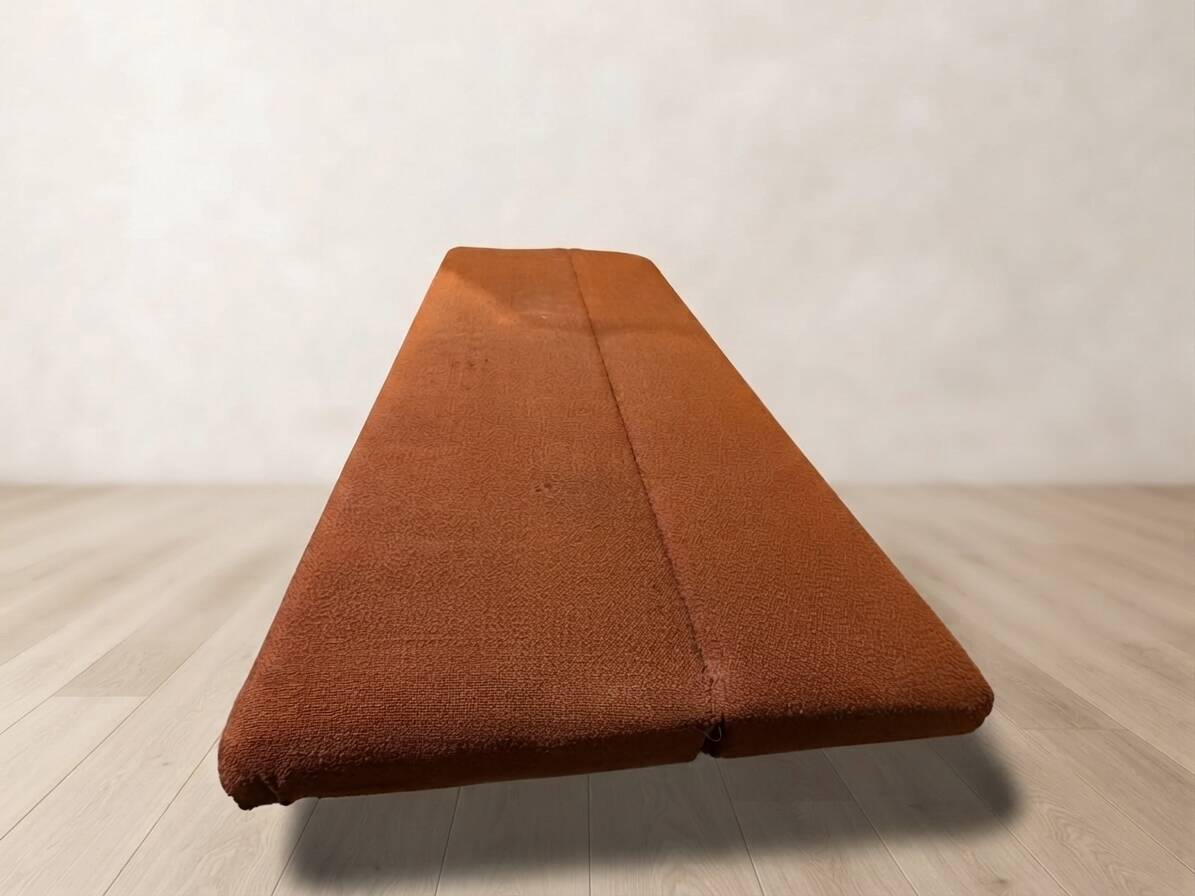 Lit de jour pliant des années 50 par Miroslav Navrátil, revêtement orange, années 1960, Tchécoslovaquie, 186 × 60 × 72 cm
