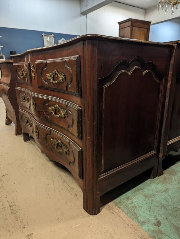 Commode XVIIIème époque Louis XIV en noyer massif