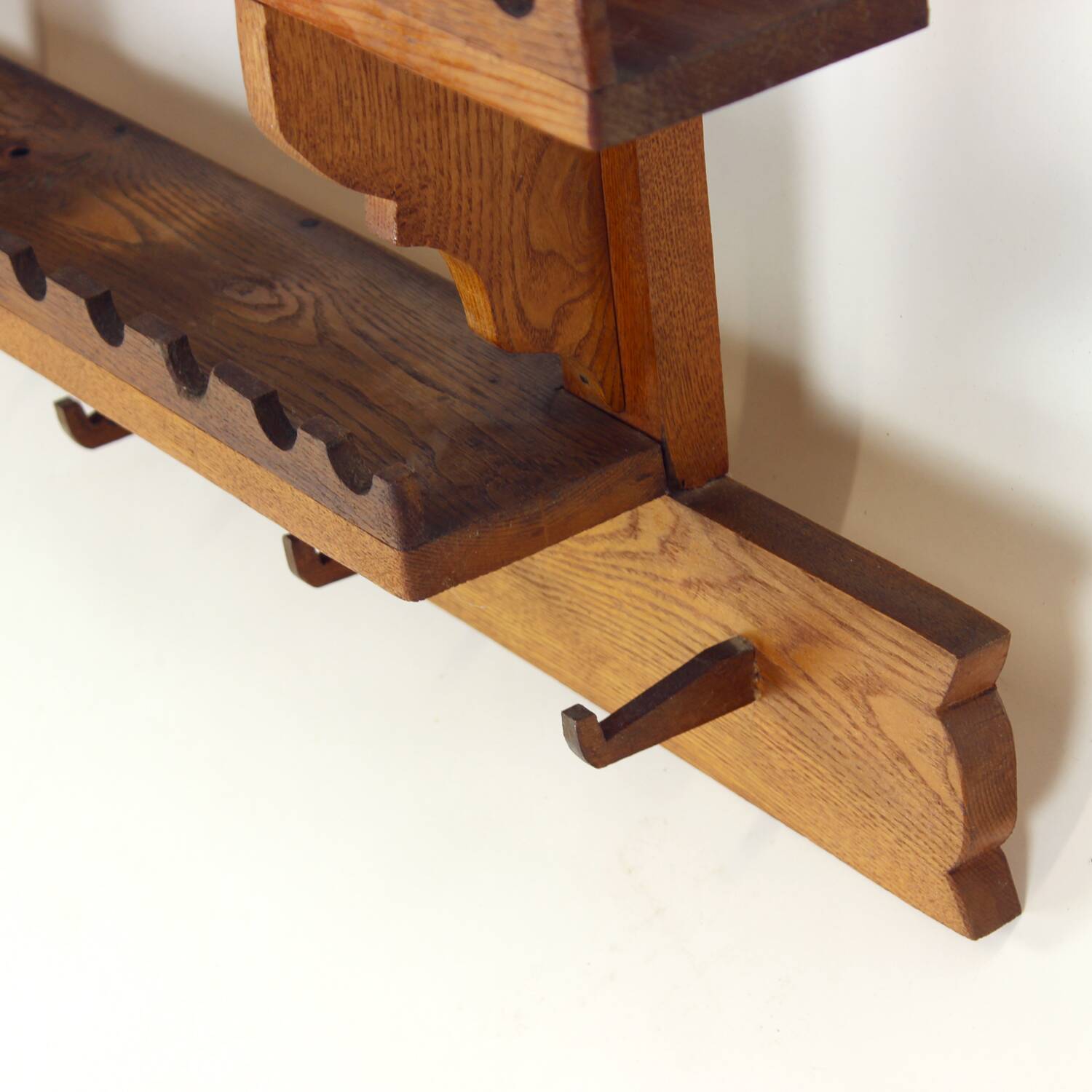 Étagère murale en bois d'art populaire du milieu du siècle, Tchécoslovaquie, années 1950