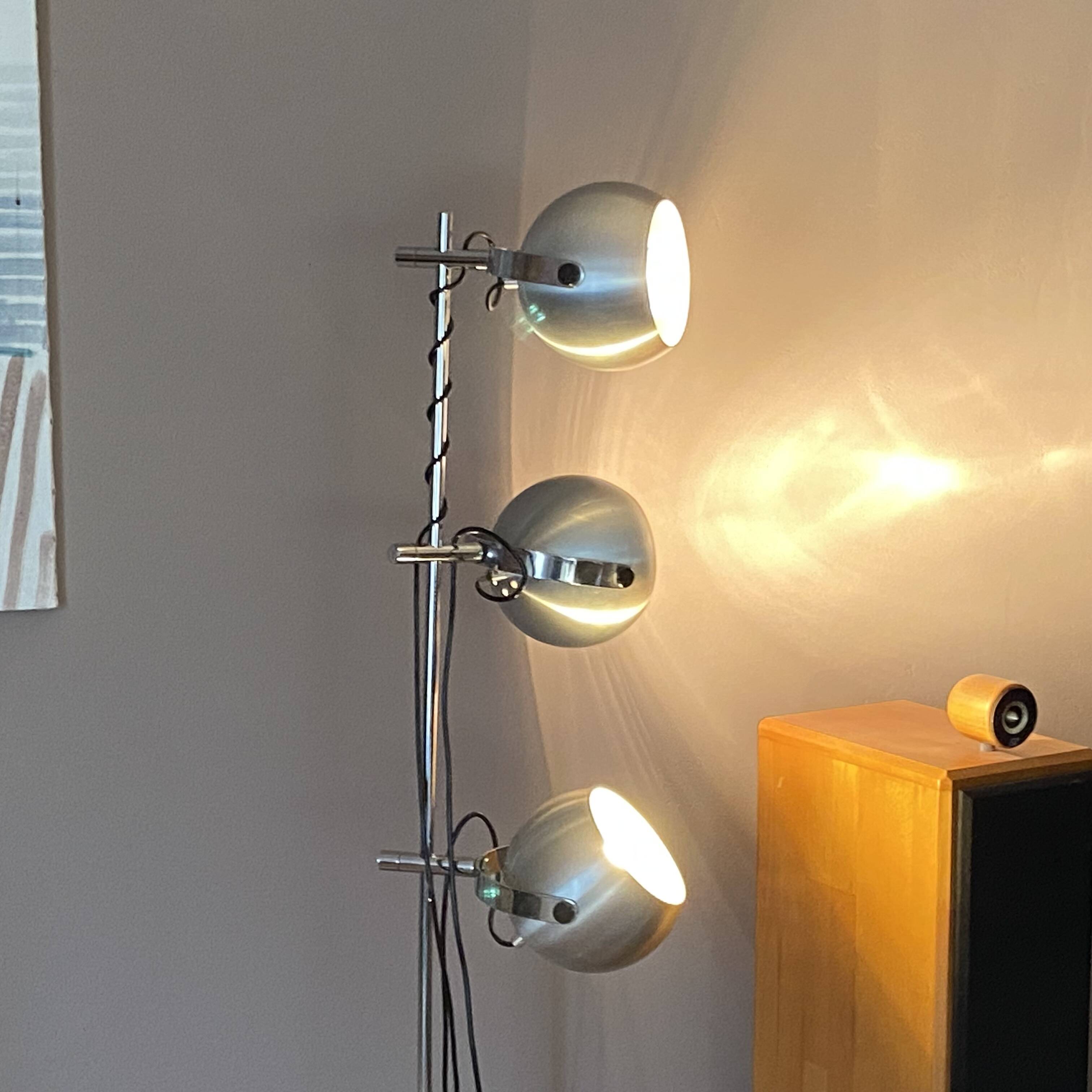 Eye ball floor lamp. 1970. 3 globes.