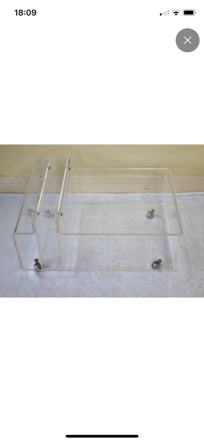 Table basse et porte revue en plexiglas vintage, années 70