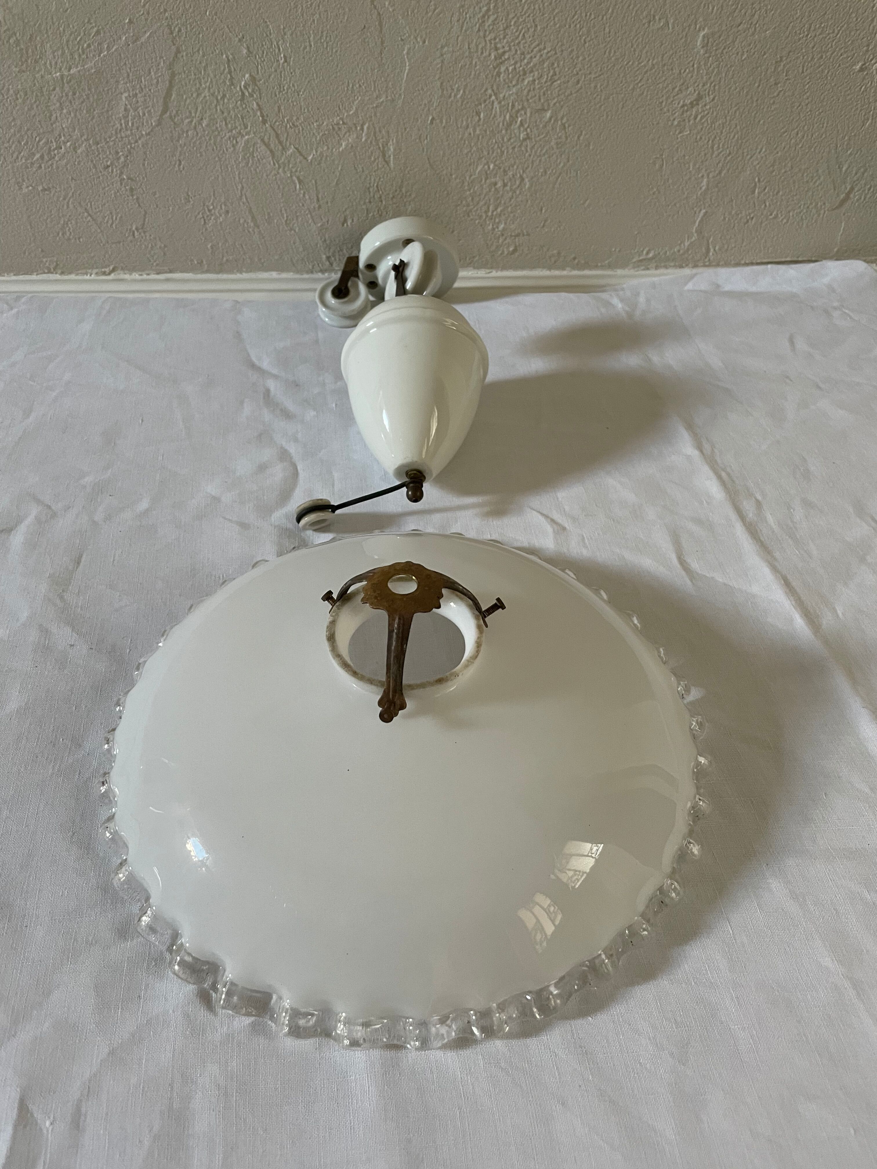 Opaline suspension with counterweight