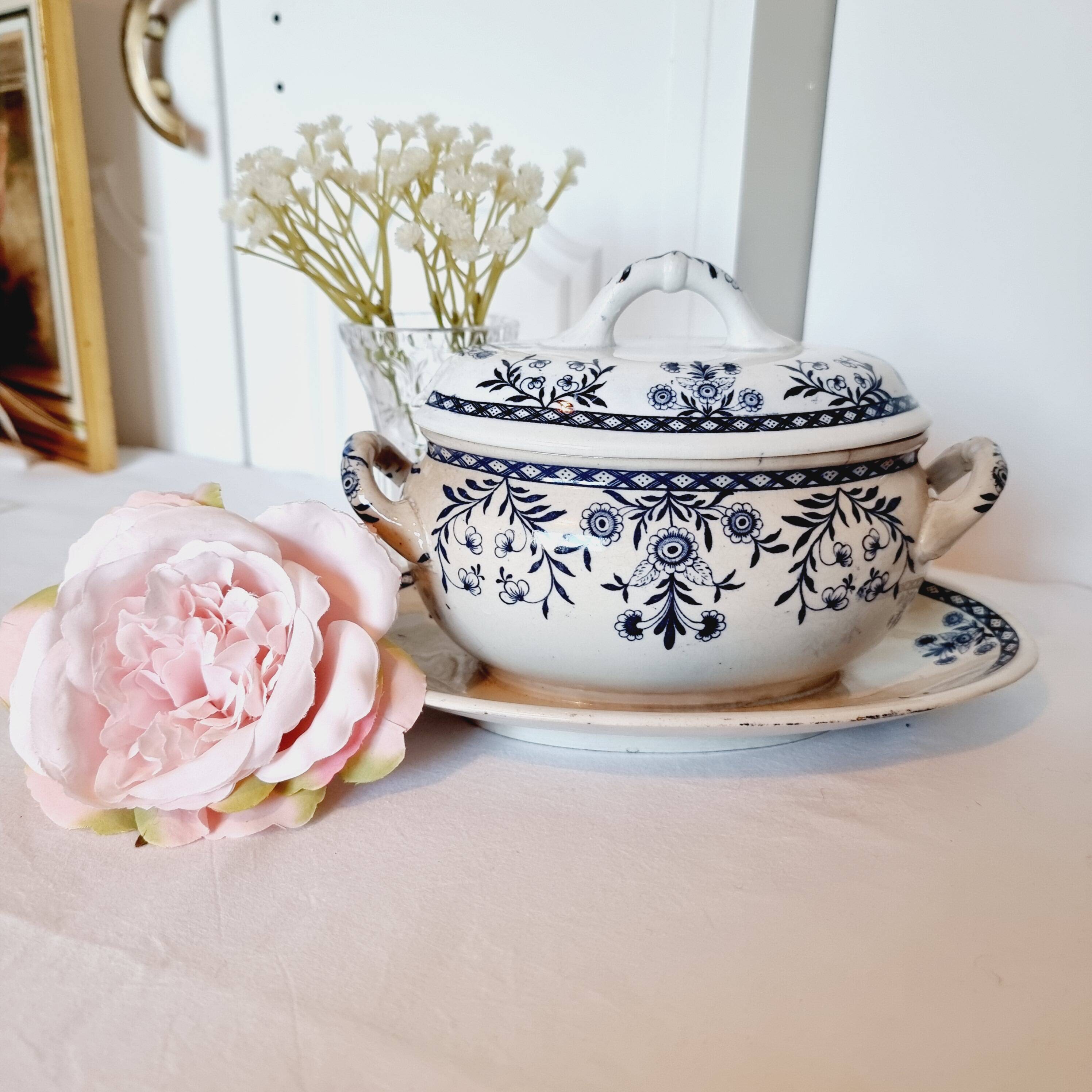 Antique Saucer Boat in Blue and White Porcelain with Floral Decor from France, 19th century