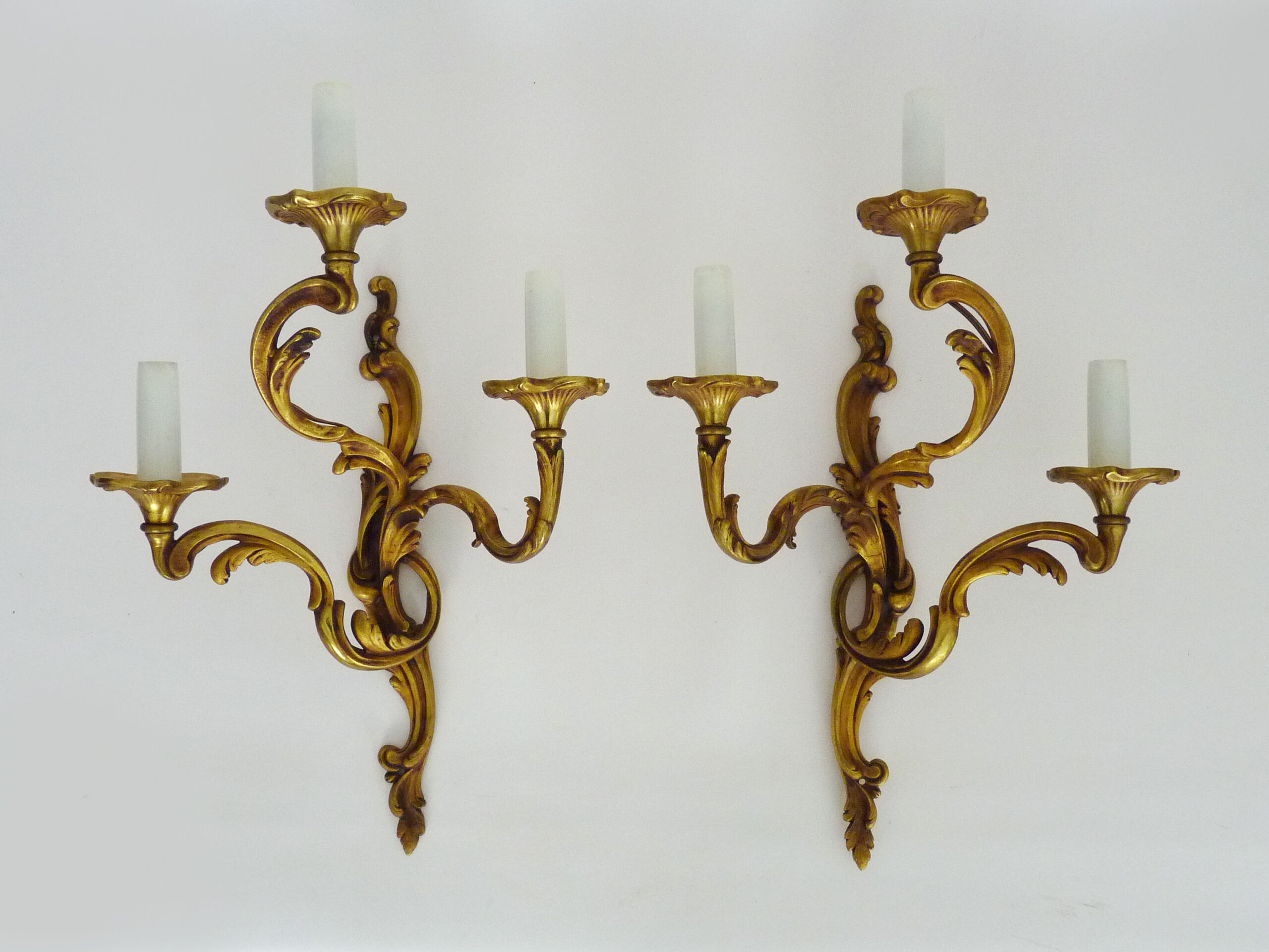 Pair of bronze sconces acanthus leaves with 3 fires Louis XV style