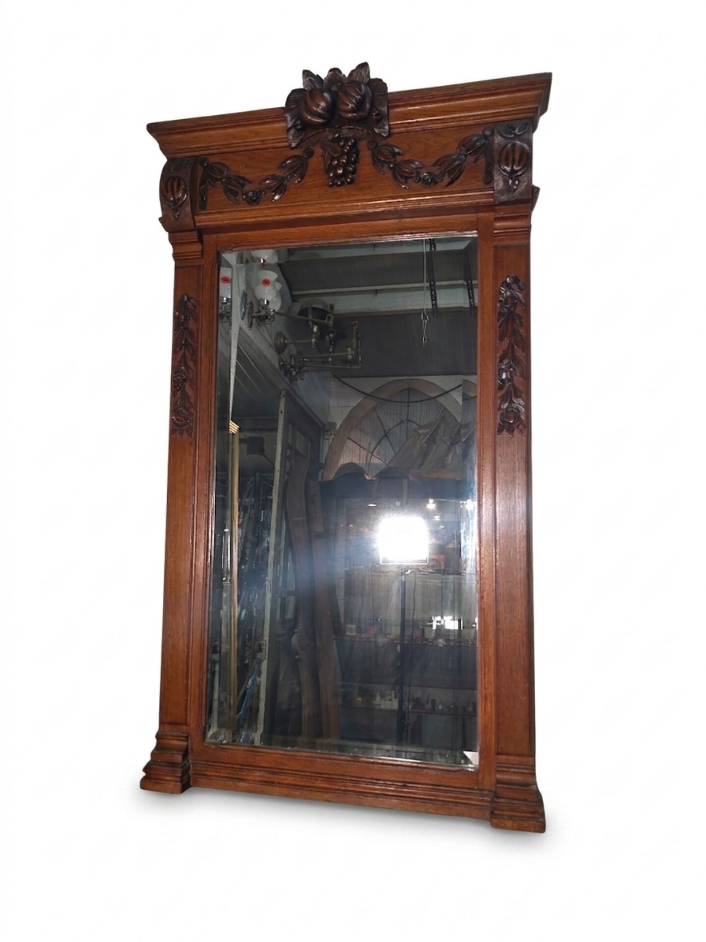 Bevelled mirror in carved wood