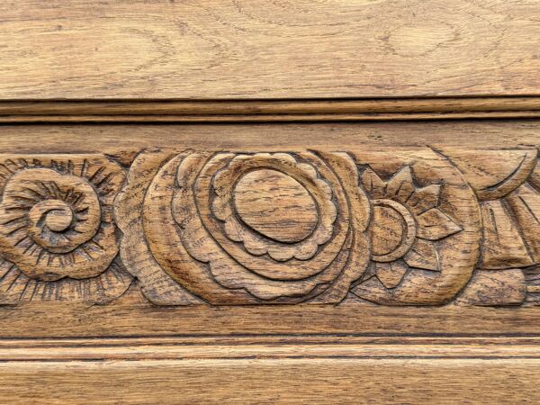 Armoire bonnetière parisienne art déco chêne brut et massif