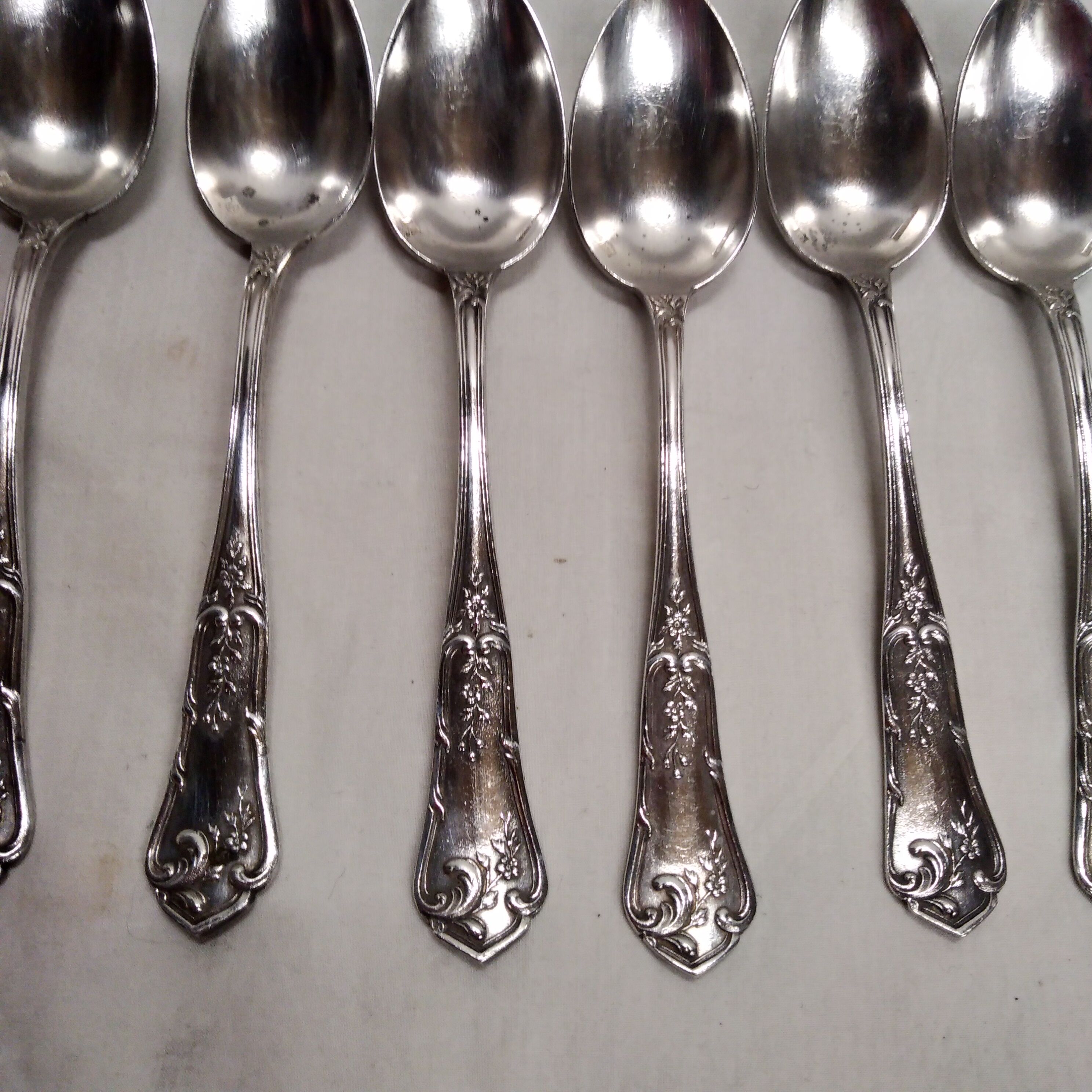 6 silver metal coffee spoons