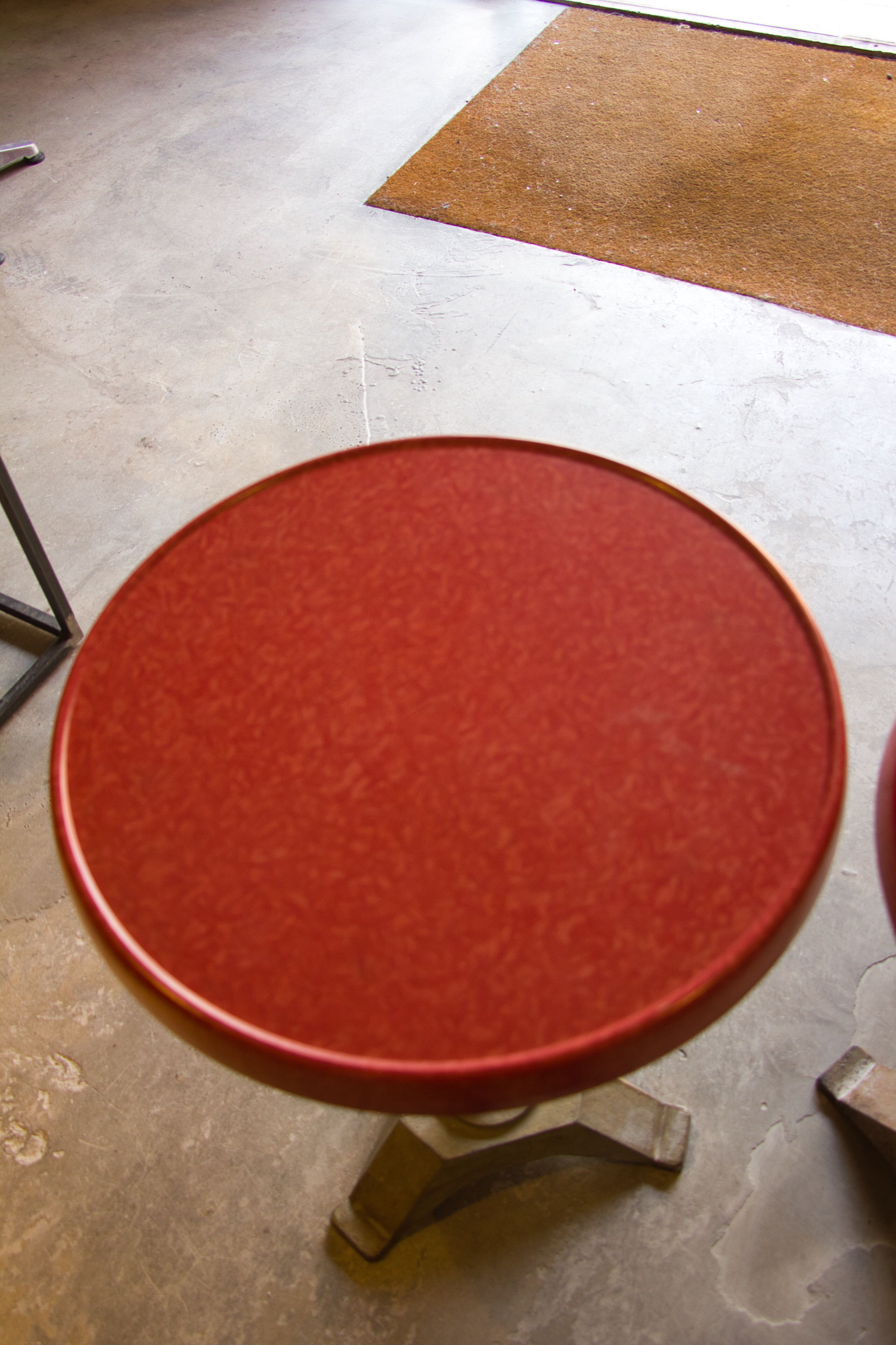 Table bistro bar round Formica red