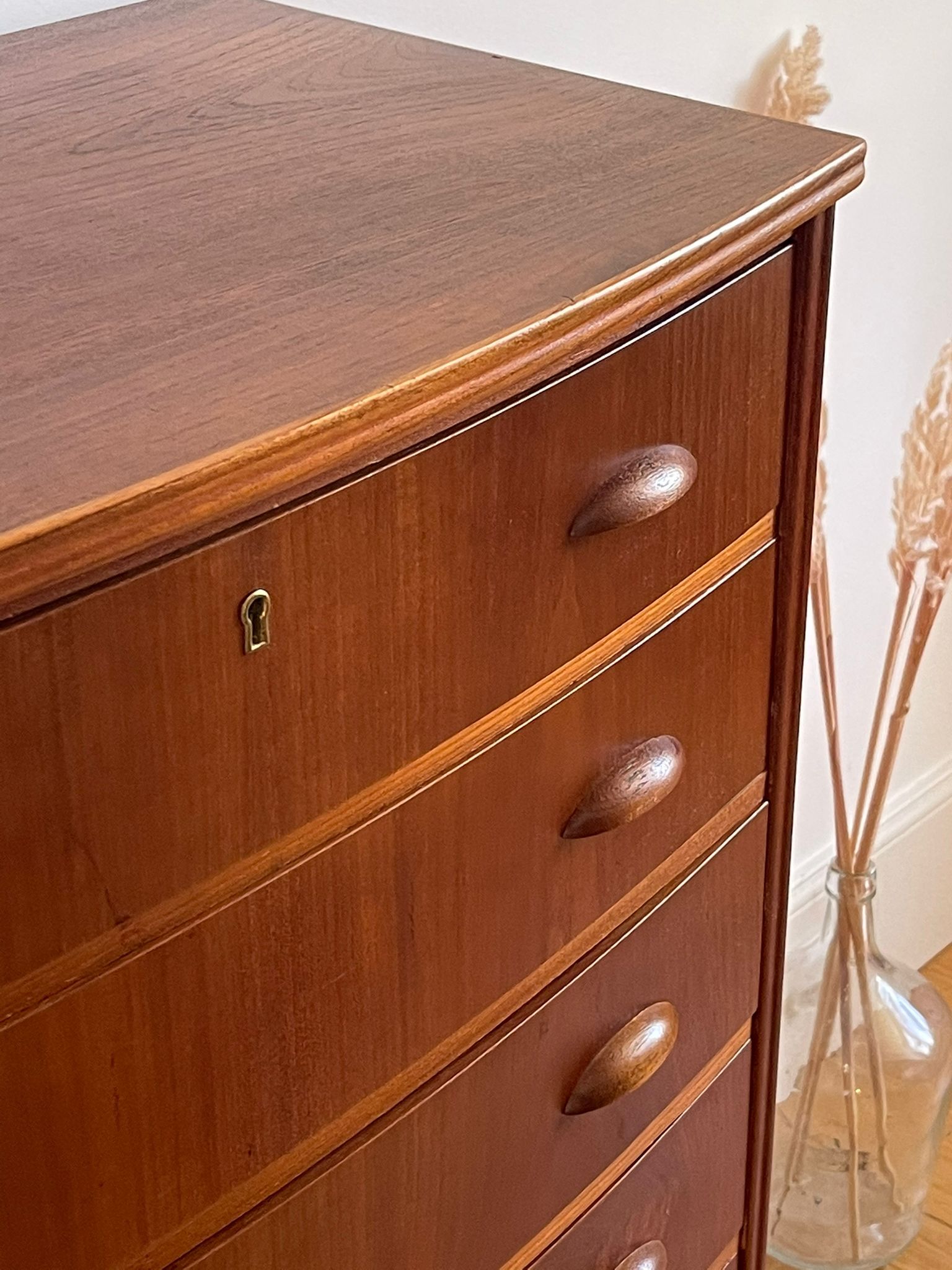 Danish teak chest of drawers with 6 drawers.