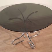 Table basse italienne du milieu du siècle en chrome et acier avec plateau rond en verre fumé, années 1960