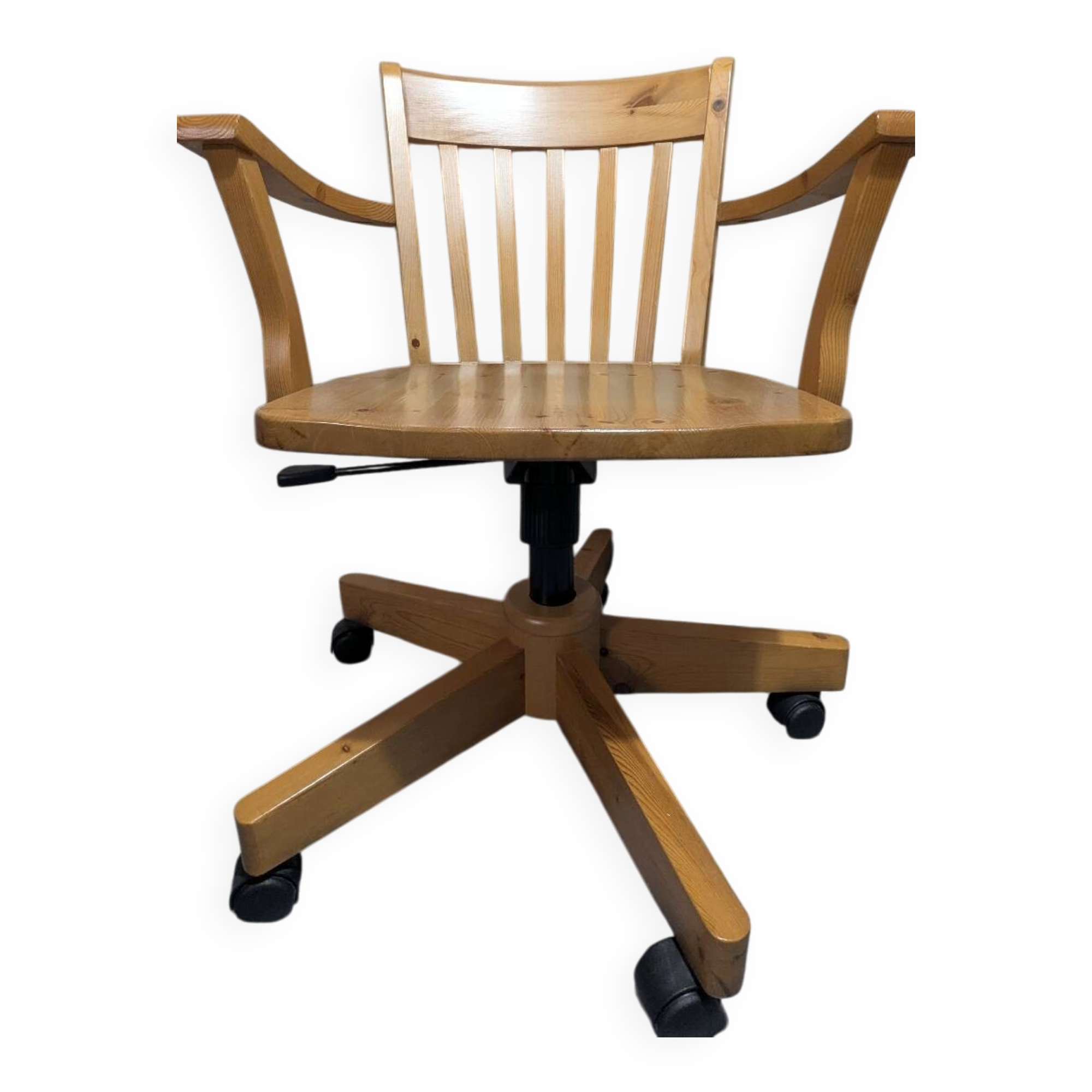 Chaise pivotante en pin massif modèle Joel par Ikea, fabriquée en Italie, années 1990.