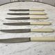 Lot de 6 couteaux en bakélite blancs coutellerie d'Arles années 60