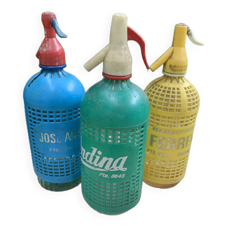 Set of 3 glass siphon bottles with plastic mesh