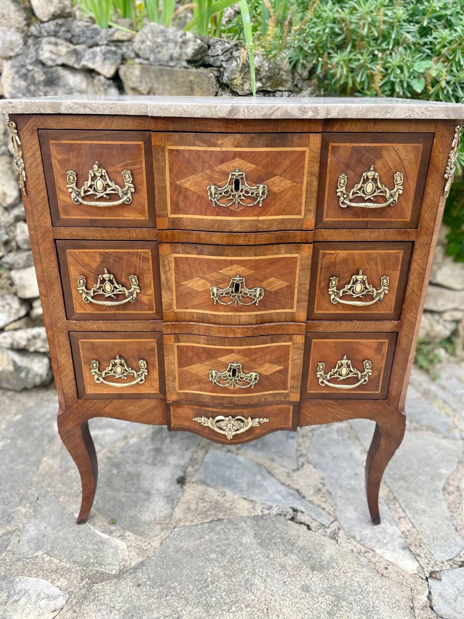 Small marquetry chest of drawers with central projection, 19th century period