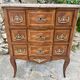 Petite commode en Marqueterie à Ressaut central Époque XIX eme siècle